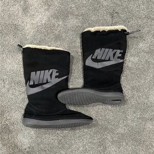 Rare Nike Plush Winter Boots